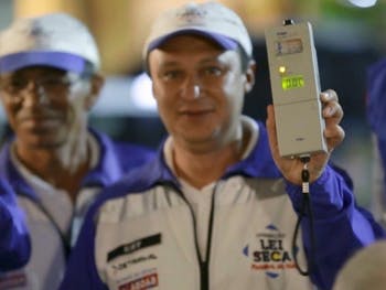 Sargento da PM é flagrado no teste do bafômetro durante operação da Lei Seca