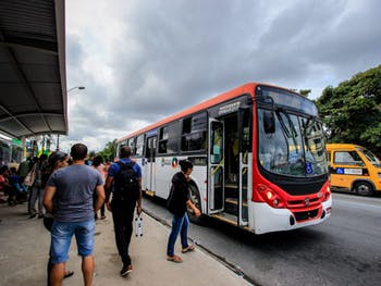 Sem adequar catracas, dez ônibus são lacrados e retirados das ruas em Maceió