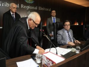 Otávio Leão Praxedes toma posse como vice-presidente e corregedor do TRE