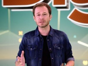 Tiago Leifert deixa fãs de Sandy e Junior revoltados após deboche