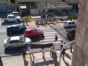 Familiares de Silvanio Barbosa realizam protesto em frente ao Fórum