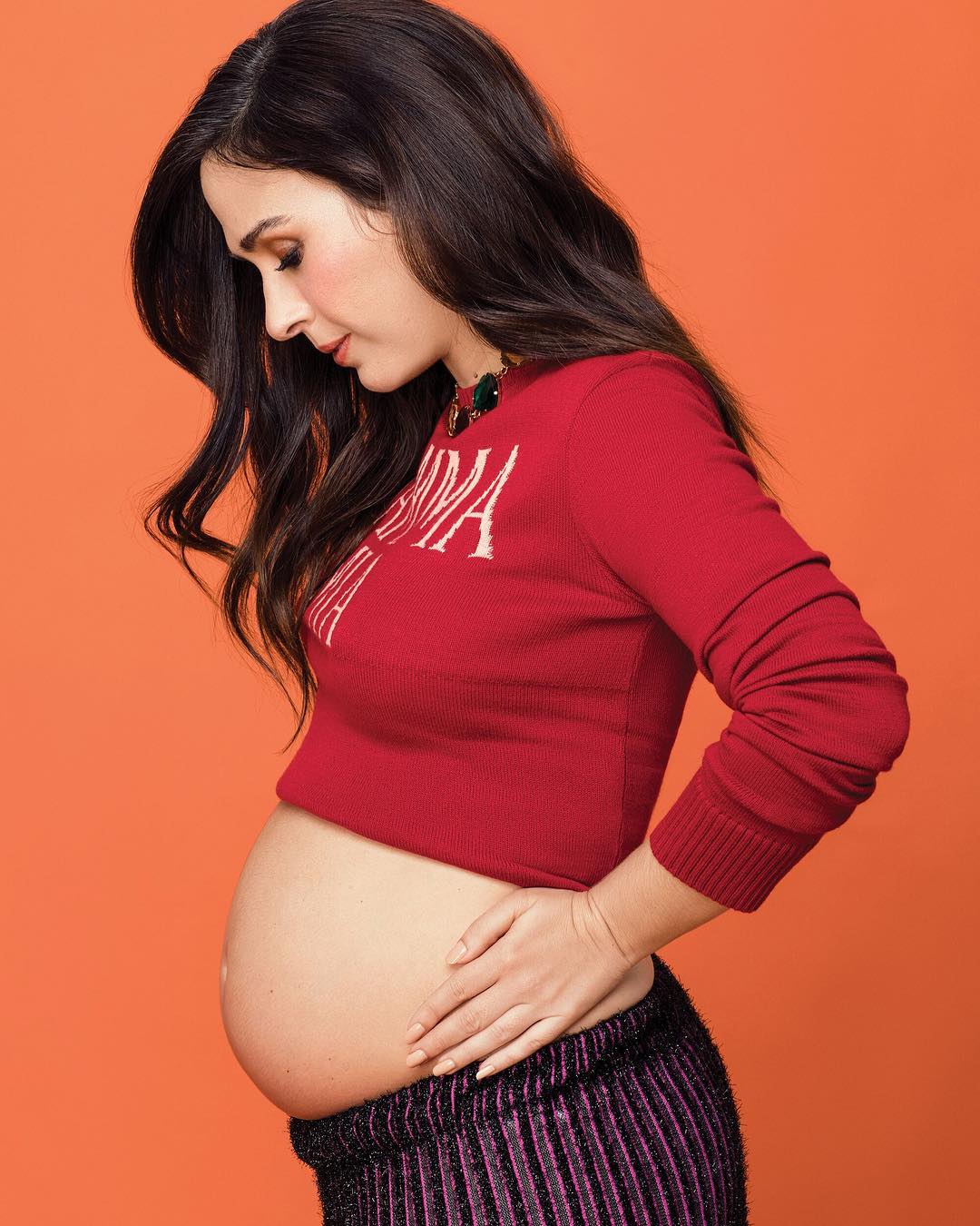 Tatá Werneck mostra barrigão de grávida em ensaio para revista