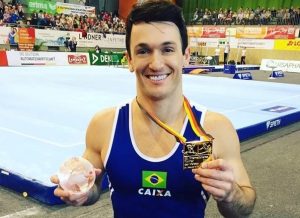 Diego Hipólito sai do armário e assume sexualidade