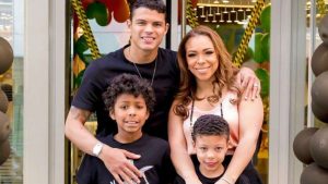 Mulher de Thiago Silva desabafa: “Não posso distribuir dinheiro igual Silvio Santos”