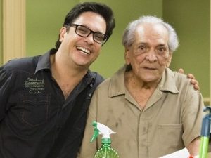 Corpo de Lúcio Mauro deixa velório sob aplausos