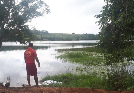 Corpo de homem é encontrado boiando em dique em Penedo