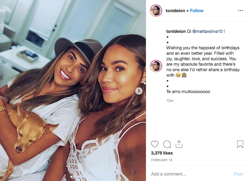 Jogadora apontada como namorada de Marta ganha elogios em foto de biquíni: “Por isso o Brasil é penta”