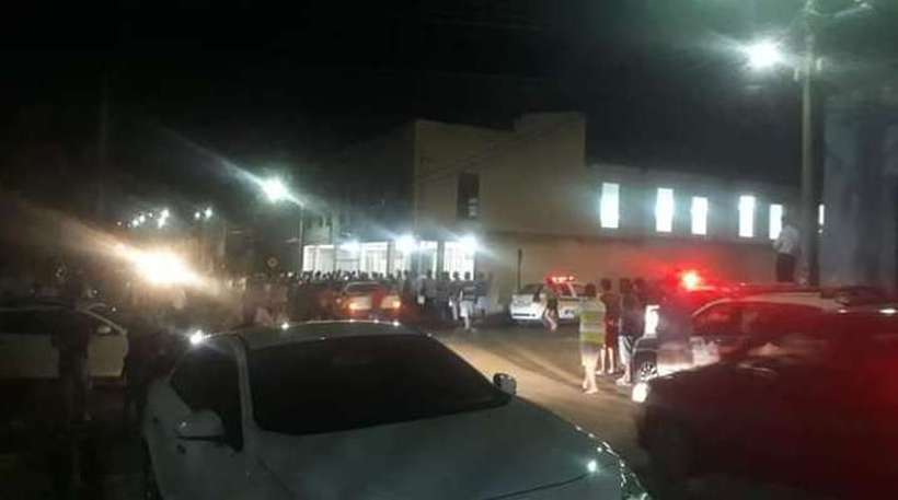 (Vídeo) Homem invade igreja, abre fogo e atinge diversos fiéis em Paracatu (MG)