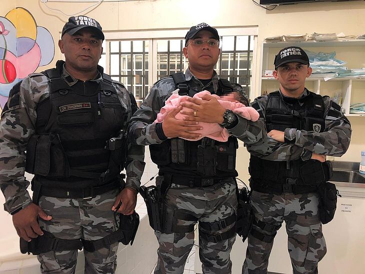 Recém-nascido é encontrado em saco plástico em um banheiro de bar no Piauí