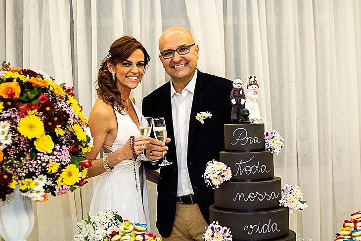 Noiva tem vestido extraviado em voo e ganha roupa de loja