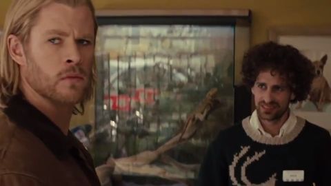 Ator de Thor e Exterminador do Futuro morre após cair de ponte e ser atropelado