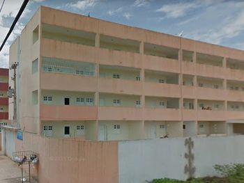 Mulher de 54 anos cai do terceiro andar de prédio e fratura uma das pernas em Arapiraca