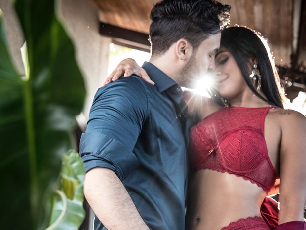 Ensaio sensual de Mileide Mihaile com Wallas Arrais faz sucesso na internet