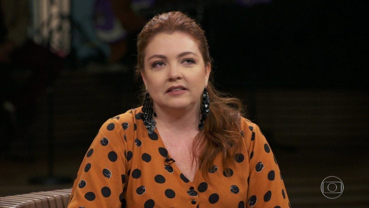 Comediante de Palmeira dos Índios, Arianna Nutt é entrevistada no Conversa com Bial