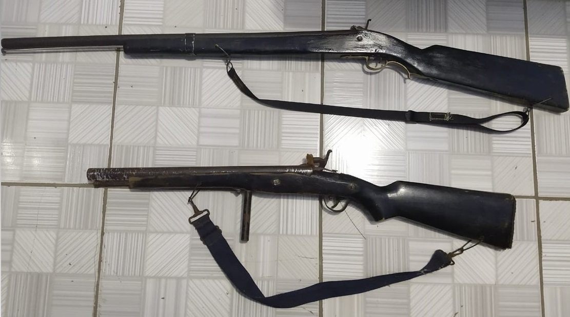 Idoso é preso com espingardas em Traipu após ameaçar pessoas