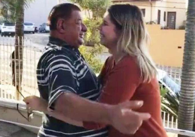 Marília Mendonça visita fã de 74 anos em lar para idosos e emociona