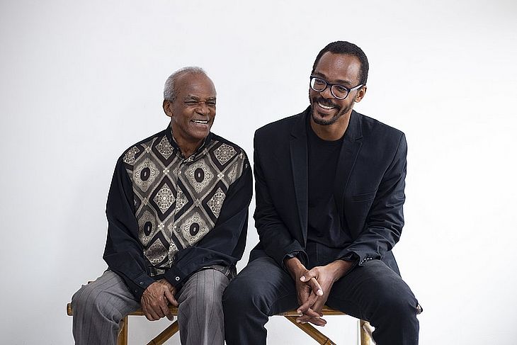 Irmão da Camila Pitanga, ator passa mal e cai do palco durante peça em Salvador