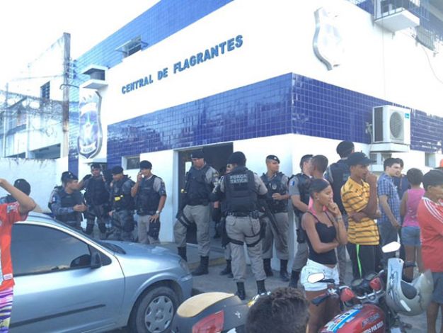 Mulher sofre corte na cabeça e tem dentes quebrados após ser agredida pelo esposo