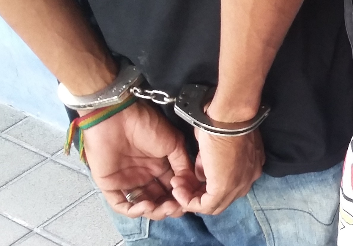 Homem de 33 anos é preso após ameaçar ex-companheira de 15 com facão