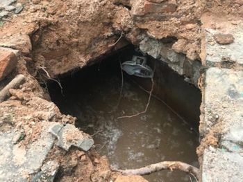 Moradores descobrem túnel em residência e e acionam a polícia