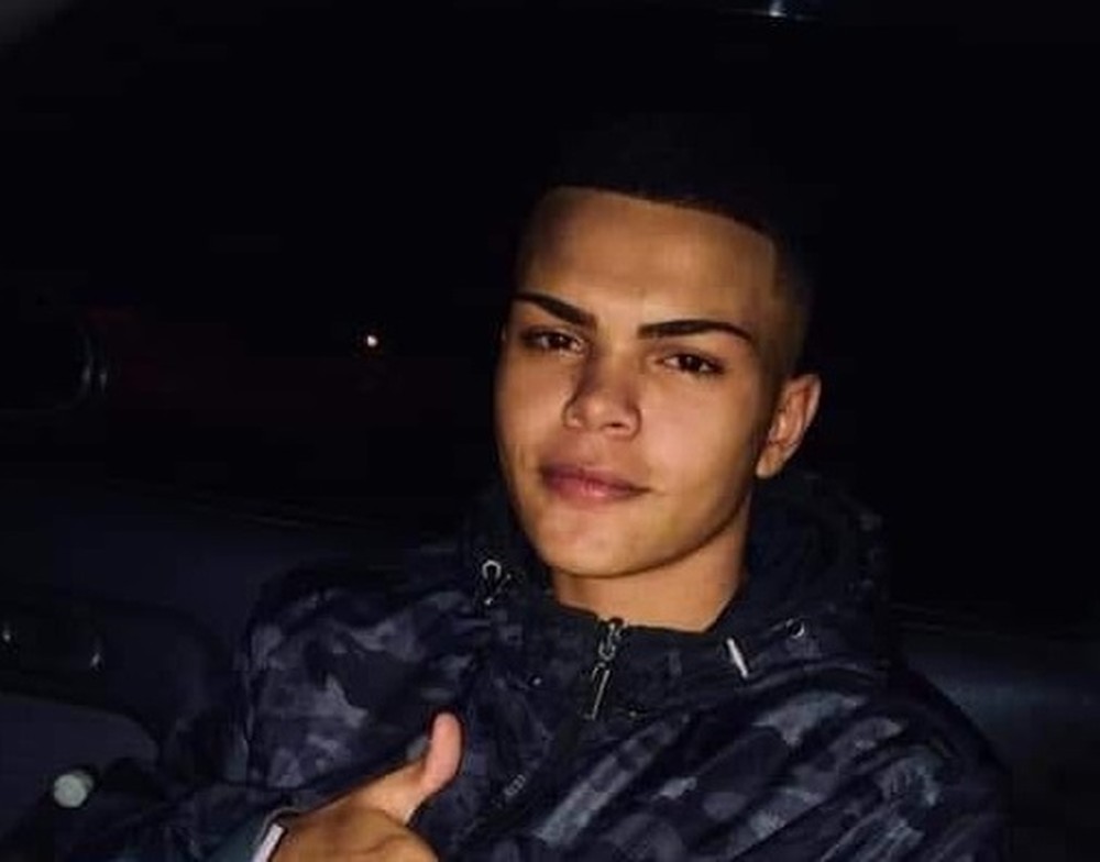Adolescente é morto a tiros por vizinho após discussão por pipa