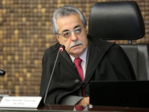 Ex-agente penitenciária é condenada por ter ficado com salário de reeducandos