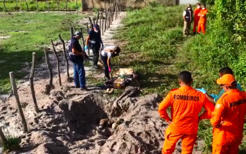 Familiares reconhecem corpos encontrados em cova rasa em Maragogi