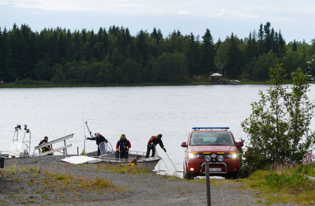 Queda de pequeno avião deixa nove mortos