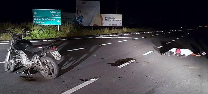 Casal sofre acidente, cai na rodovia e morre atropelado por carro