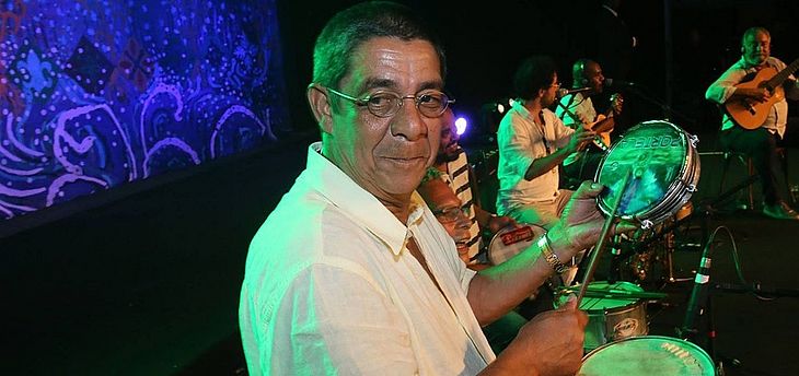 Golpista se passa por Zeca Pagodinho para pedir dinheiro a famosos