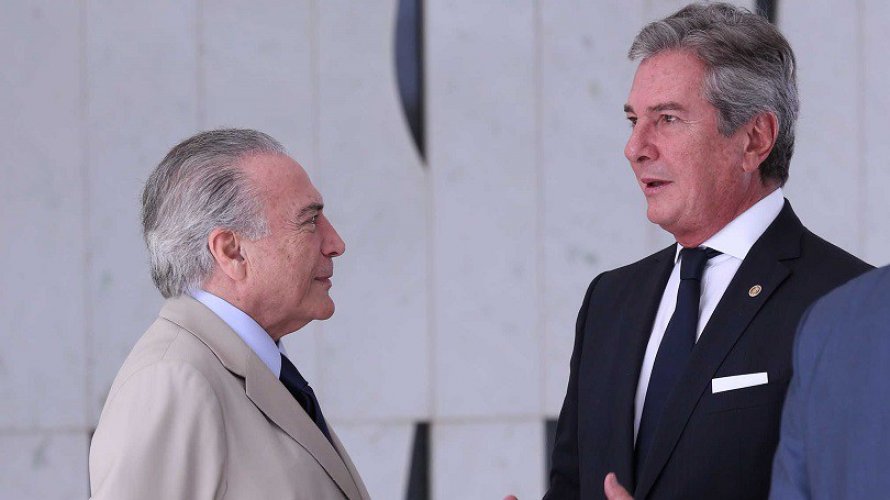 Silvio Santos convida Collor e Temer para Jogo das 3 Pistas no SBT