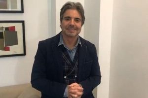 João Kleber revela que foi ‘adotado’ por Helô Pinheiro aos 17 anos