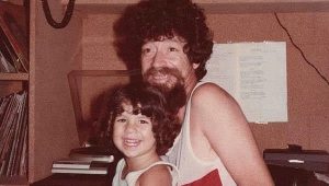 Filha de Raul Seixas diz que ainda chora ao lembrar do pai 30 anos após sua morte