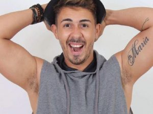 Carlinhos Maia erra ao falar de suicídio, Felipe Neto o critica e cita Setembro Amarelo