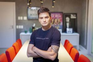 Felipe Neto relata ameaças: ‘Já tirei minha mãe do Brasil’