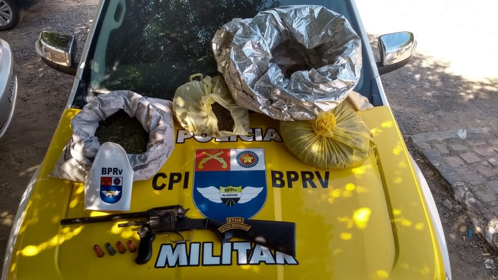 Operação das PMs de Alagoas e Pernambuco apreende 10 kg de maconha e arma artesanal