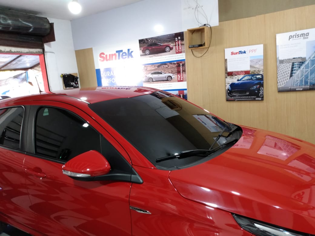 Guia Completo das Películas Automotivas: Lei do Insulfilm, Tipos de Películas e Vantagens de sua aplicação em veículos