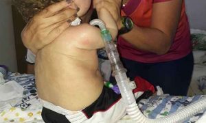 Débora Nascimento aparece com o novo namorado pela primeira vez