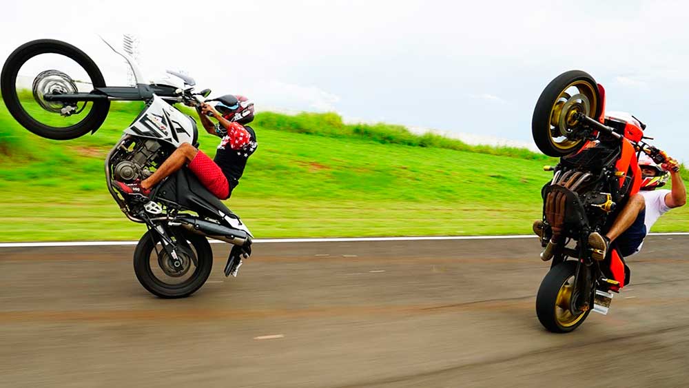 Multa por empinar moto: mito ou verdade?