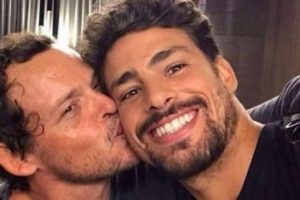 Cauã Reymond fala sobre cena de sexo com Matheus Nachtergaele