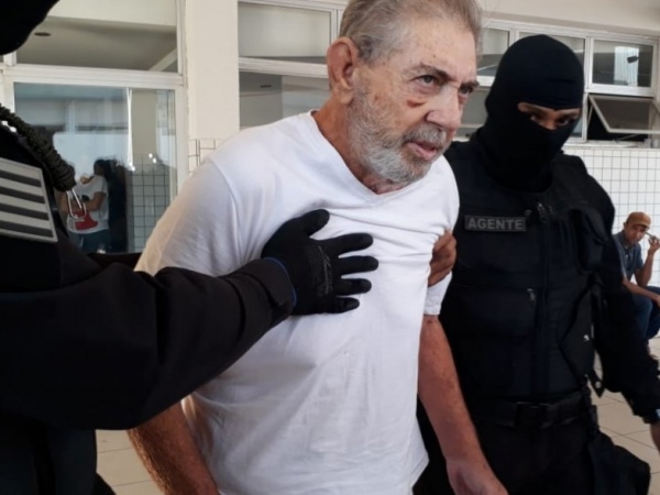 João de Deus é condenado por posse ilegal de arma de fogo