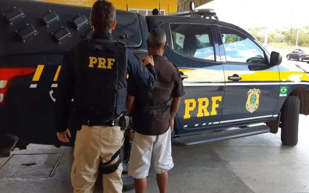 Foragido da Justiça alagoana é detido dirigindo caminhão em Sergipe