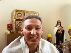 Padre Marcelo sobre empurrão em missa: ‘Foi a maior dor que senti’