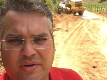 Máquinas do DER/AL estão em Chã Preta  melhorando condições de estrada