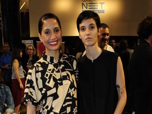 Camila Pitanga mostra a namorada nos bastidores do Superbonita