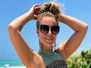 Paolla Oliveira arrasa no Maiô para curtir praias de Alagoas