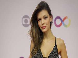 Vitória Strada confirma namoro com Marcella Rica: ‘Presente lindo’