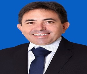 Prefeito é morto a tiros enquanto caminhava próximo de sua residência