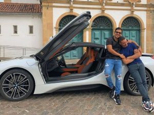 Carlinhos Maia dá carrão para marido, avaliado em R$ 700 mil