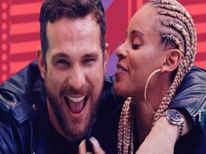 Naturalismo: Igor Rickli aparece nu ao lado de ex-Rouge e do filho